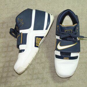 NIKE LeBron Zoom Soldier 1 Sneakers Men's Size 10